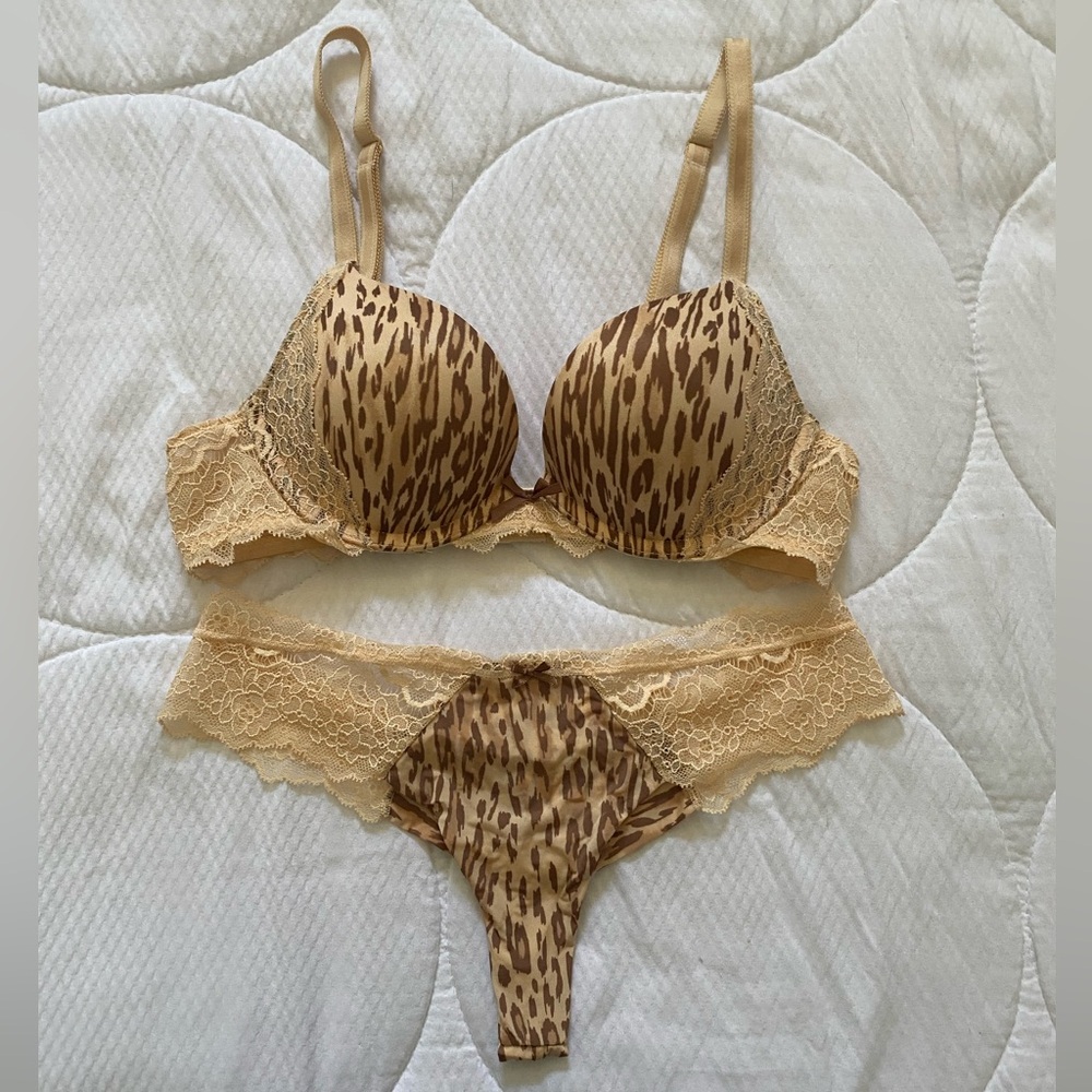 NWT Victoria's Secret Dream Angles Lace Push-Up Bra and Thong Panty Set